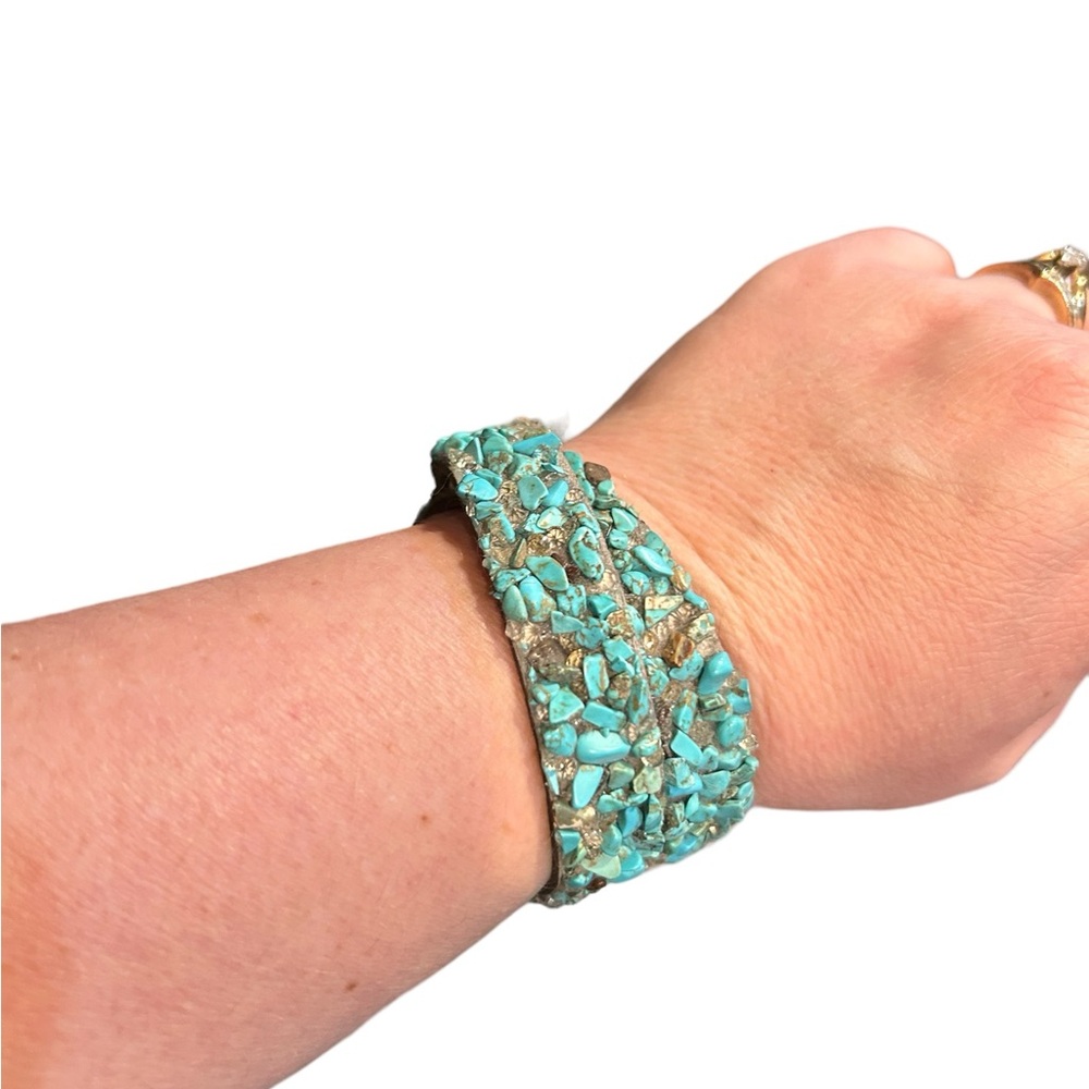 Faux turquoise and suede double snap bracelet